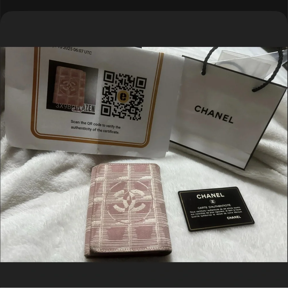 Chanel Pink Quilted wallet w/COA & bag